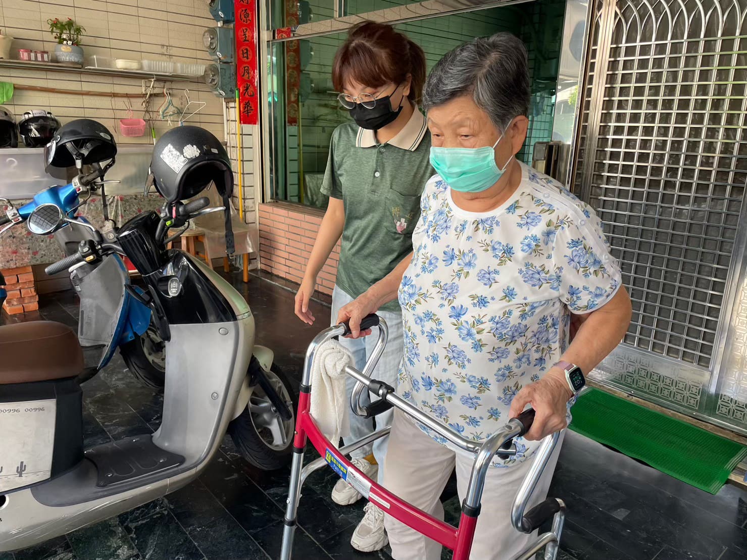 居家喘息服務收費標準 每單位（2小時）收費 770元。 實際自付金額依家庭經濟狀況不同，